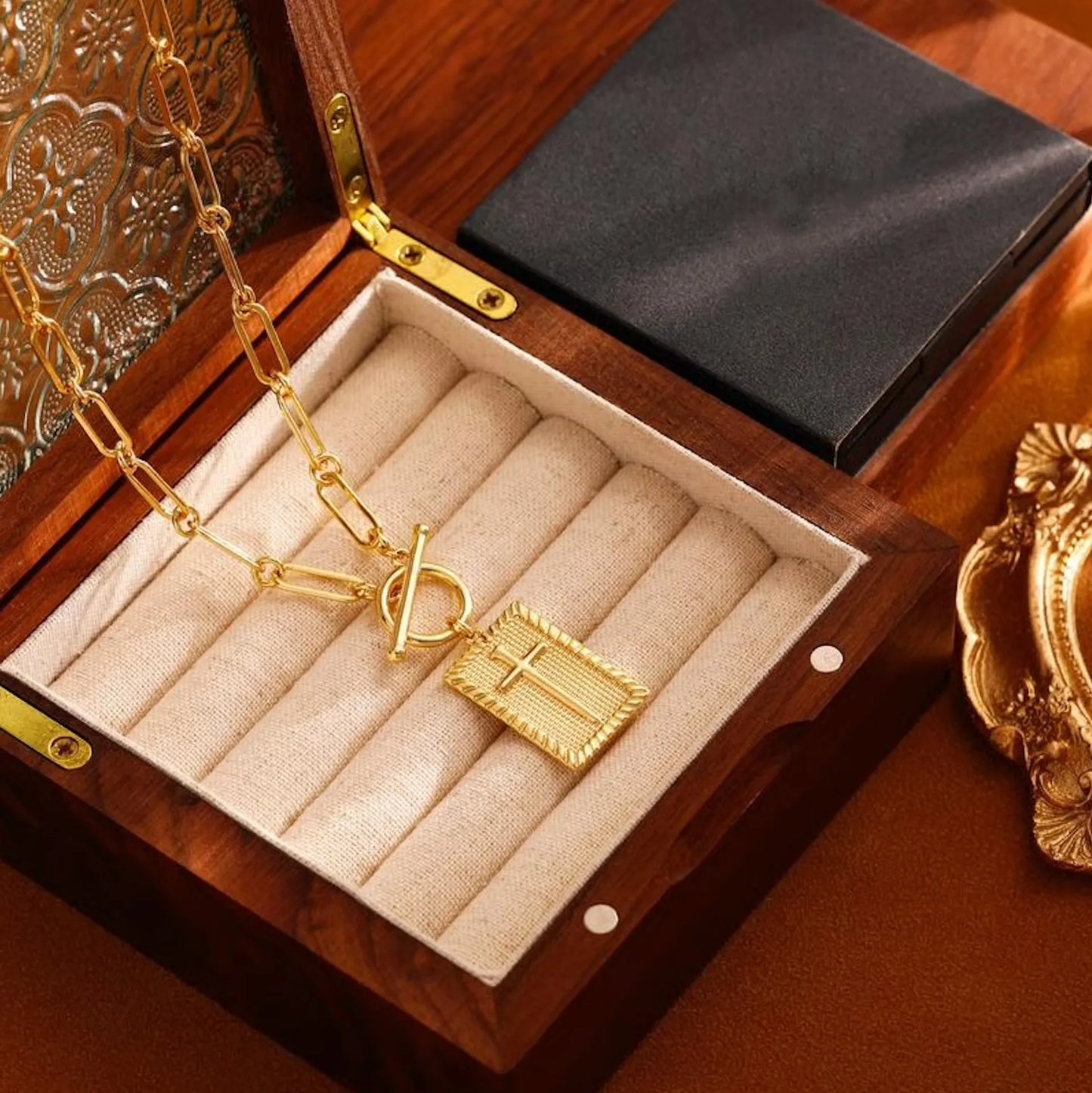 ✝️ Cross Pendant Paperclip Chain Necklace, Unisex, Waterproof and Sweat-Resistant, Fade-Proof